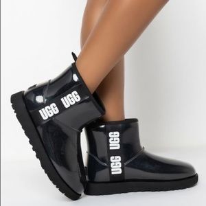 $175 Ugg clear classic mini shearling boots women size 6 euro size 37